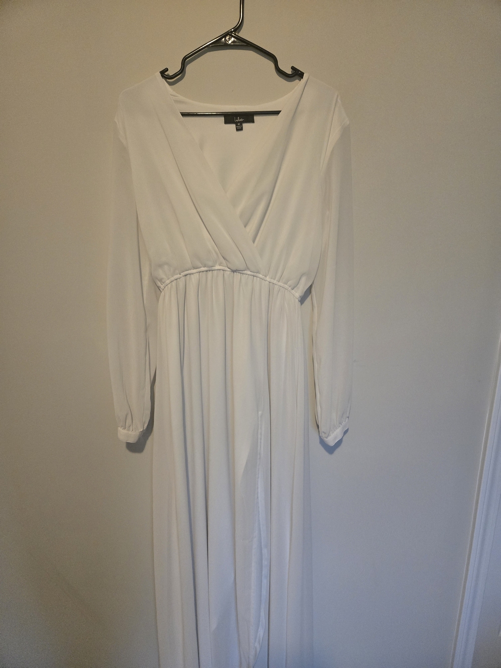 White Long Sleeve V-Neck Maxi Dress